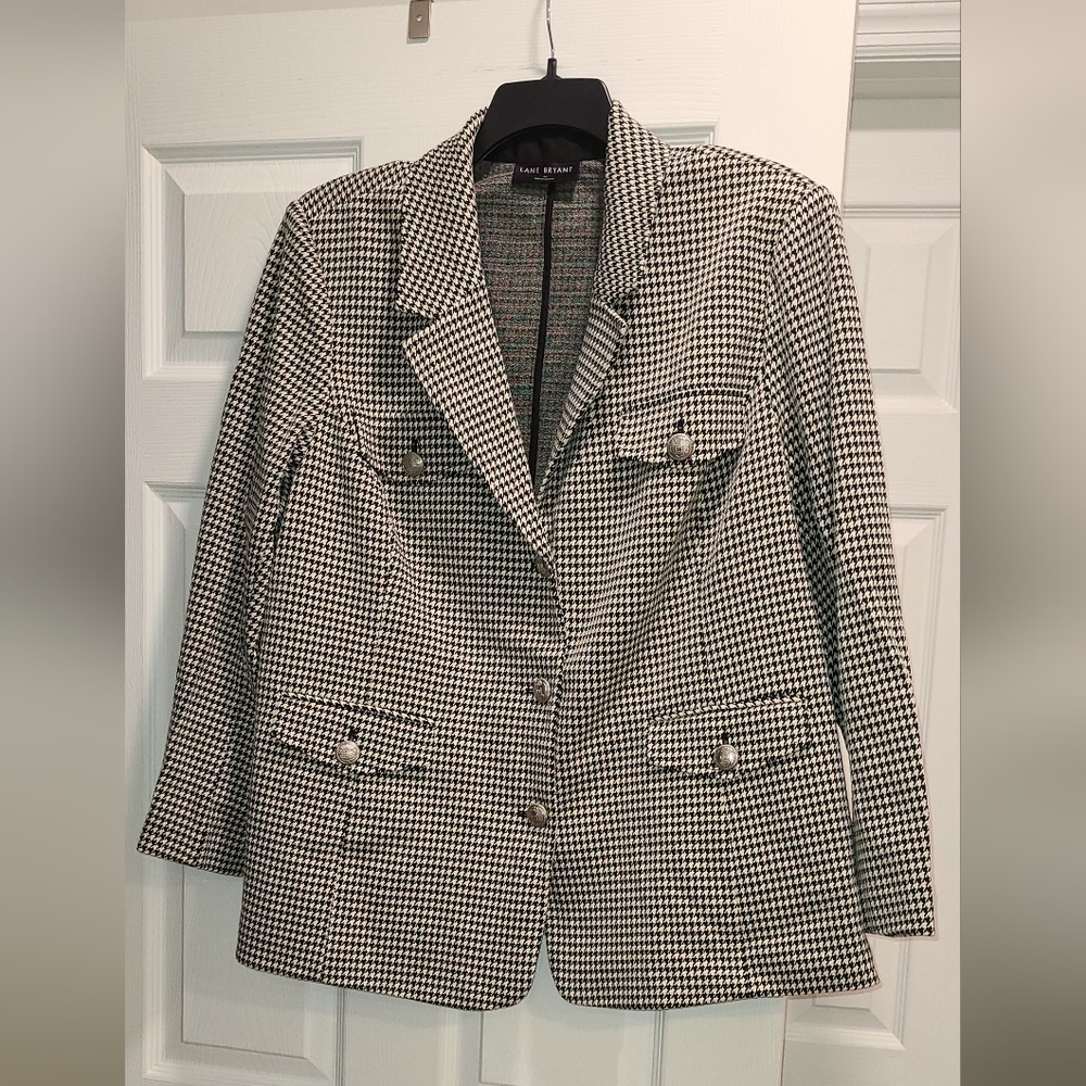 Zara Classic Black and White Blazer